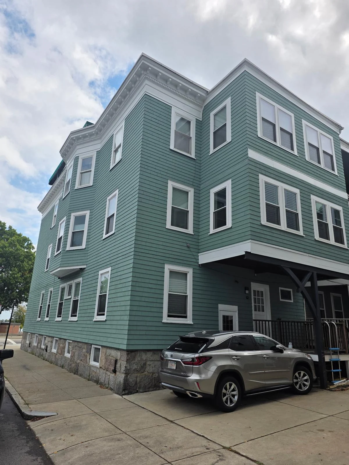 Exterior painting project by Líber General Services